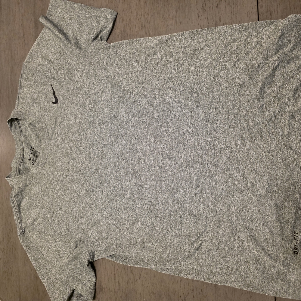 Nike Men's Gray T-Shirt